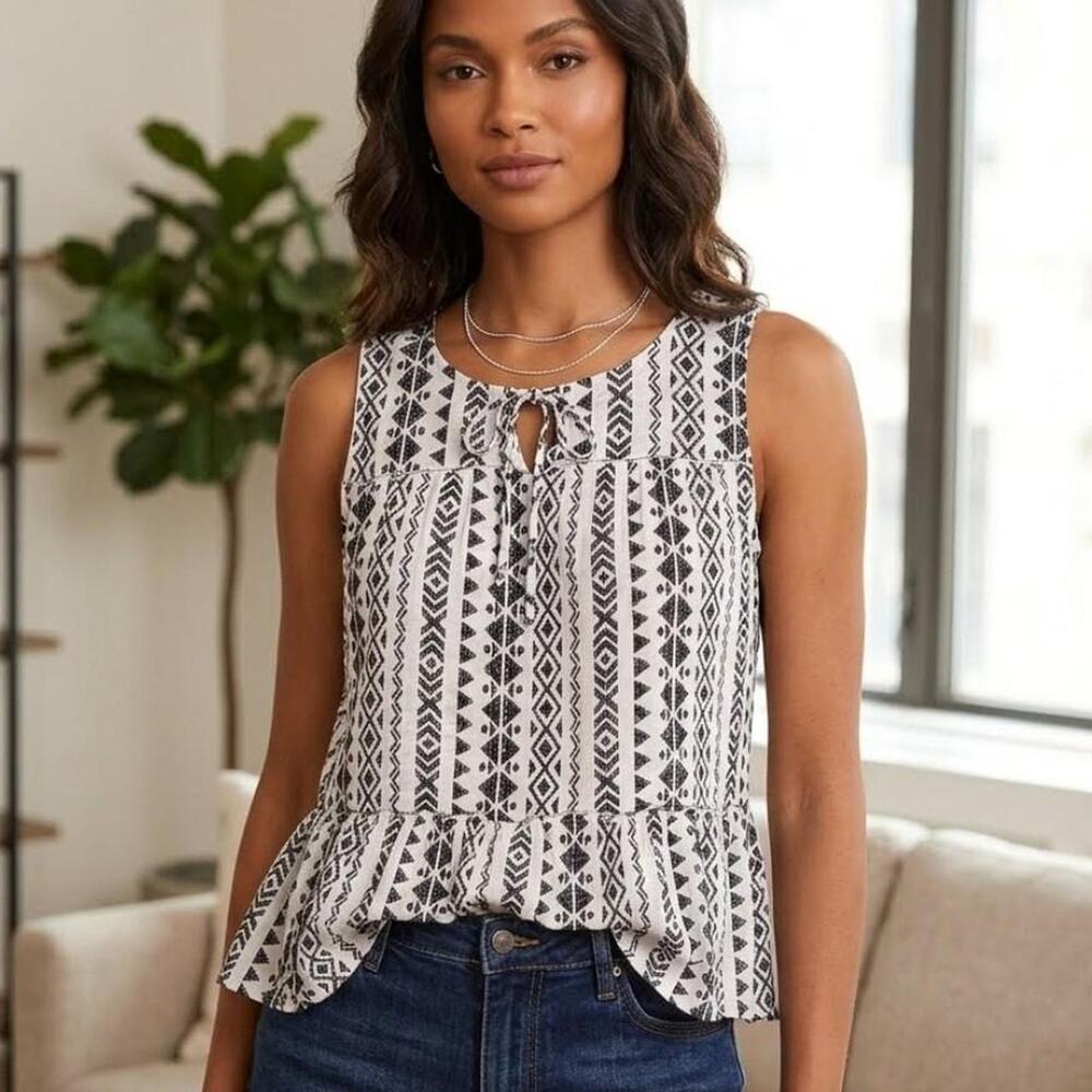 Cato white and black geometric